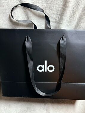 ALO Black Shopping Gift Bag 13.10x10.10x5.20 inches with Original Tissue